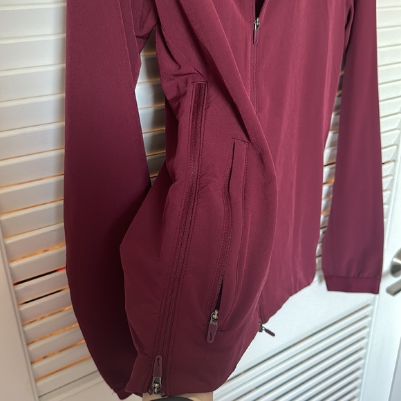 Nike Women's Flex Burgundy Reflective Running Jacket - Picture 10 of 10